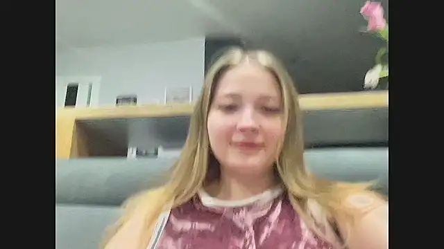 Snapshot of CharmingSarah chatting on 12, 3, 2025 CharmingSarah online show from 12, 3, 2025