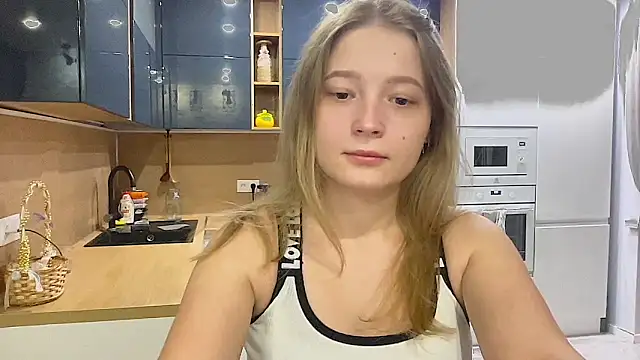 Snapshot of CharmingSarah chatting on 4, 10, 2025 CharmingSarah online show from 4, 10, 2025