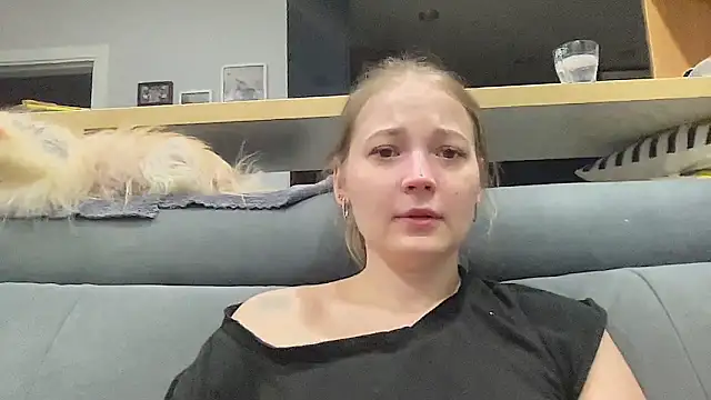 Snapshot of CharmingSarah chatting on 8, 4, 2026 CharmingSarah online show from 8, 4, 2026