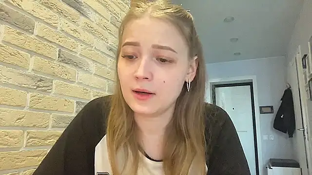 Snapshot of CharmingSarah chatting on 17, 4, 2026 CharmingSarah online show from 17, 4, 2026