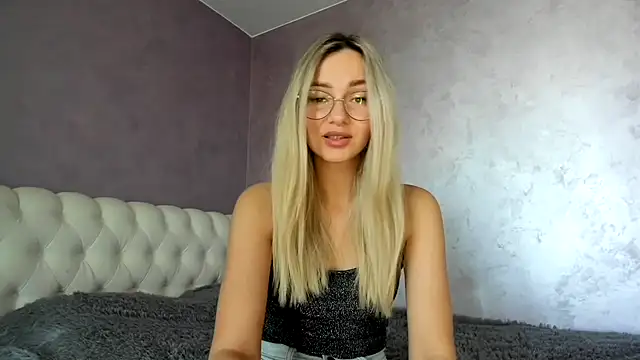 Snapshot of _DarkRose_ chatting on 8, 3, 2025 DarkRose online show from 8, 3, 2025