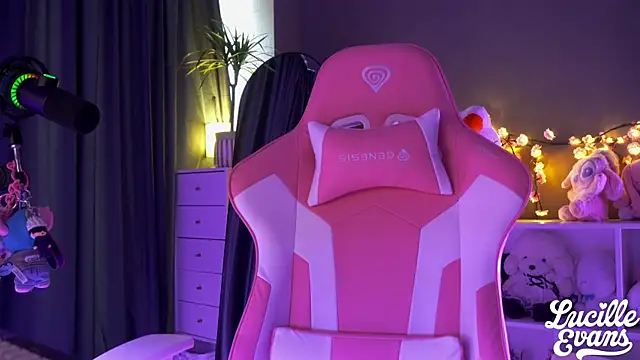 Snapshot of lucille_evans chatting on 27, 4, 2026 lucille evans online show from 27, 4, 2026