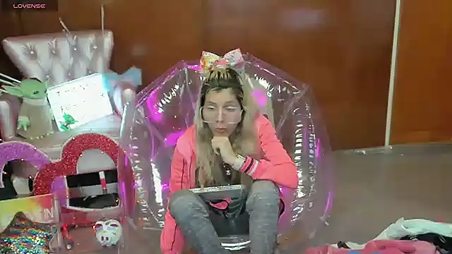 Snapshot of Skinygirl chatting on 6, 3, 2026 Skinygirl online show from 6, 3, 2026