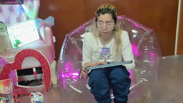 Snapshot of Skinygirl chatting on 10, 3, 2026 Skinygirl online show from 10, 3, 2026