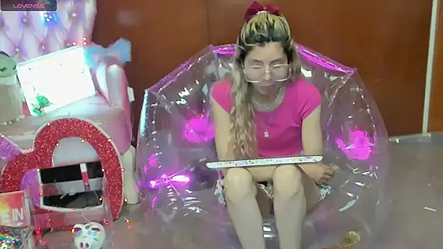 Snapshot of Skinygirl chatting on 12, 3, 2026 Skinygirl online show from 12, 3, 2026