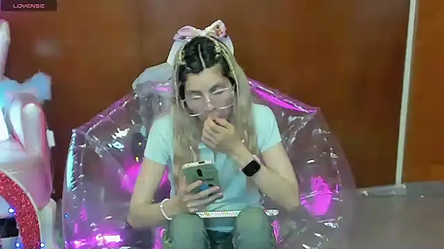 Snapshot of Skinygirl chatting on 14, 3, 2026 Skinygirl online show from 14, 3, 2026