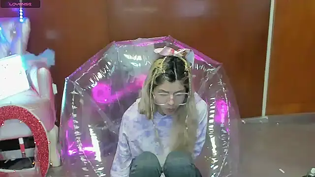 Snapshot of Skinygirl chatting on 15, 3, 2026 Skinygirl online show from 15, 3, 2026