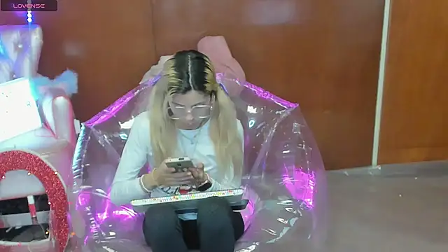 Snapshot of Skinygirl chatting on 21, 3, 2026 Skinygirl online show from 21, 3, 2026