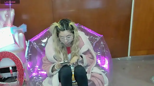 Snapshot of Skinygirl chatting on 22, 3, 2026 Skinygirl online show from 22, 3, 2026