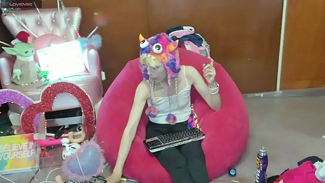 Snapshot of Skinygirl chatting on 29, 4, 2026 Skinygirl online show from 29, 4, 2026
