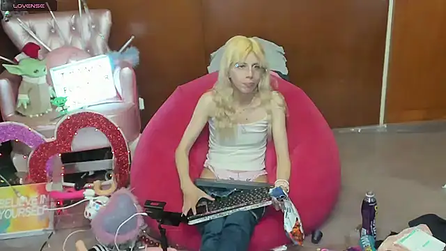 Snapshot of Skinygirl chatting on 30, 4, 2026 Skinygirl online show from 30, 4, 2026