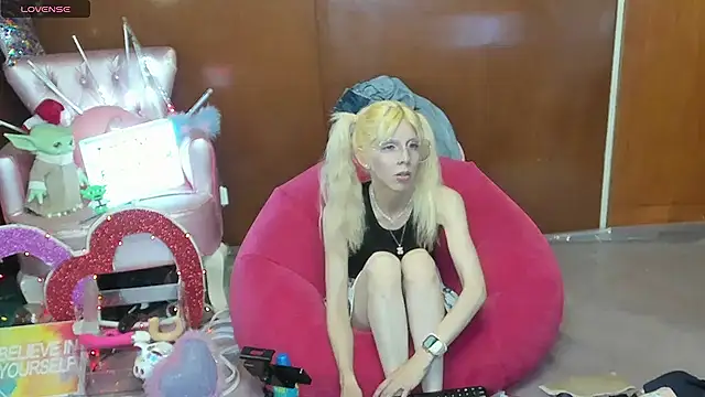 Snapshot of Skinygirl chatting on 1, 5, 2026 Skinygirl online show from 1, 5, 2026
