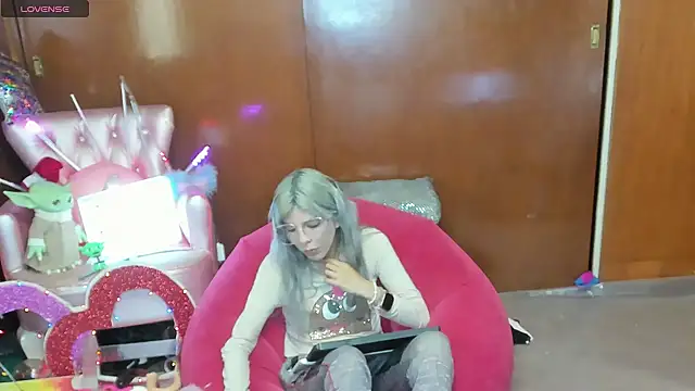 Snapshot of Skinygirl chatting on 9, 5, 2026 Skinygirl online show from 9, 5, 2026