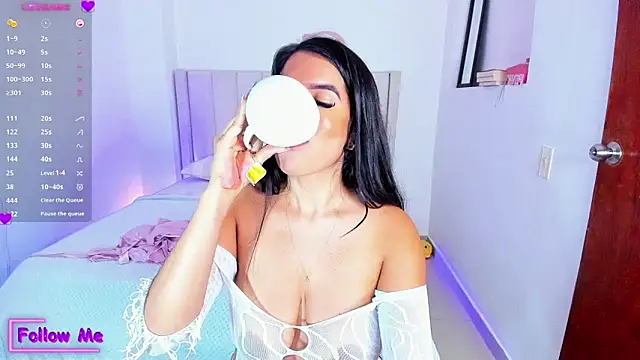 Snapshot of sheirysex_ chatting on 8, 1, 2025 sheirysex online show from 8, 1, 2025