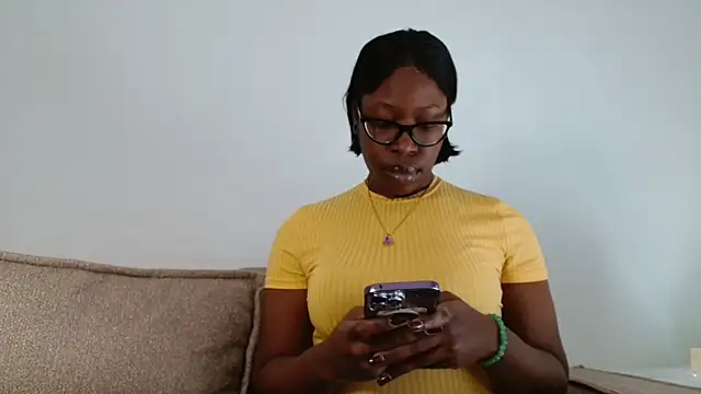 Snapshot of MadamIndigo chatting on 24, 11, 2025 MadamIndigo online show from 24, 11, 2025