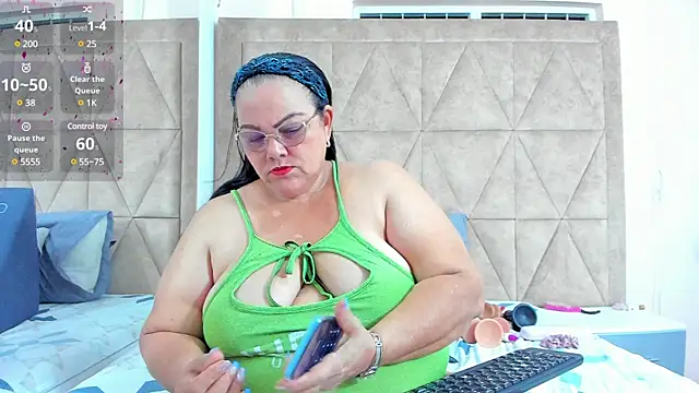Snapshot of mommy_cute chatting on 13, 2, 2025 mommy cute online show from 13, 2, 2025