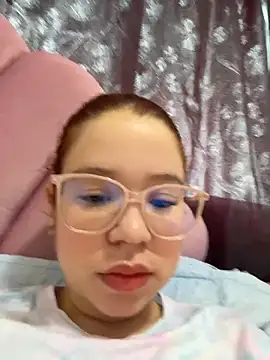 Snapshot of Lucyklein2022 chatting on 13, 3, 2026 Lucyklein2022 online show from 13, 3, 2026