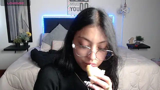 vaness weet online show from 11, 3, 2025