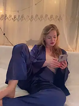 Snapshot of Lady__Maria chatting on 2, 12, 2025 Lady Maria online show from 2, 12, 2025