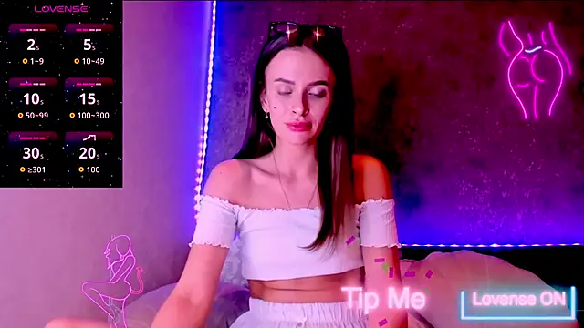 Snapshot of madina_taher chatting on 18, 3, 2026 madina taher online show from 18, 3, 2026