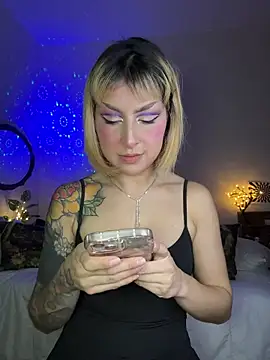 Cinamoonn online show from 18, 3, 2026