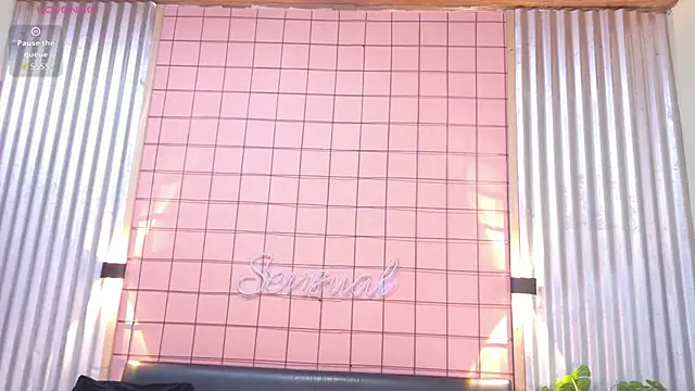 Snapshot of mensia_hernandz chatting on 4, 4, 2026 mensia hernandz online show from 4, 4, 2026