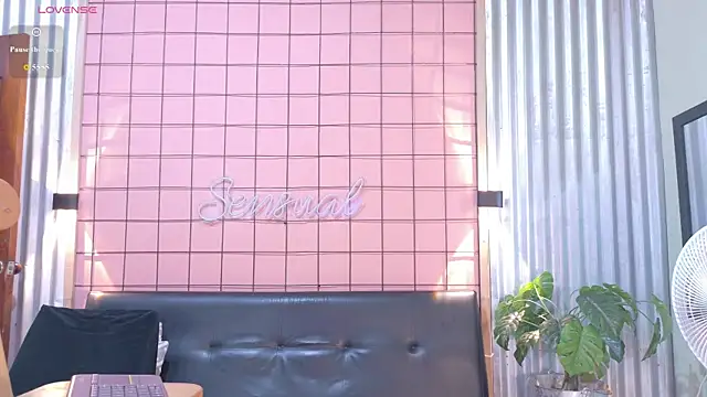 Snapshot of mensia_hernandz chatting on 6, 4, 2026 mensia hernandz online show from 6, 4, 2026