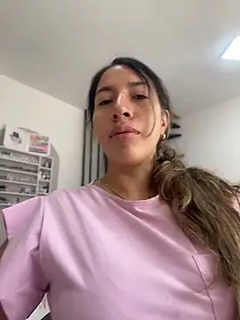 Snapshot of daniela_henao chatting on 23, 4, 2026 daniela henao online show from 23, 4, 2026