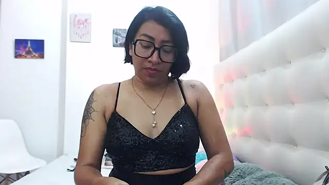 Snapshot of hornywife_ chatting on 19, 9, 2025 hornywife online show from 19, 9, 2025