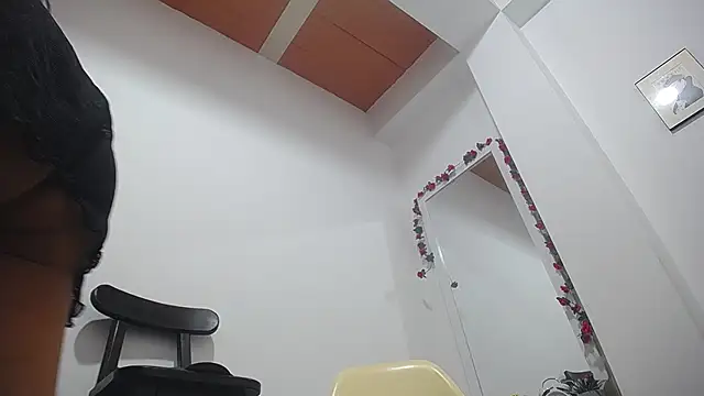 Snapshot of hornywife_ chatting on 8, 4, 2026 hornywife online show from 8, 4, 2026