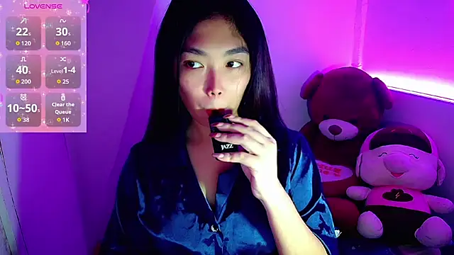 Snapshot of TR4NSCUTI3 chatting on 19, 10, 2025 TR4NSCUTI3 online show from 19, 10, 2025