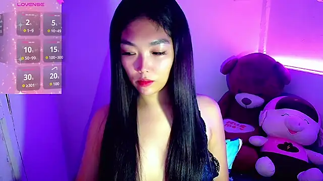 TR4NSCUTI3 online show from 27, 10, 2025