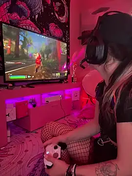 Cutiepiespanks online show from 5, 10, 2025