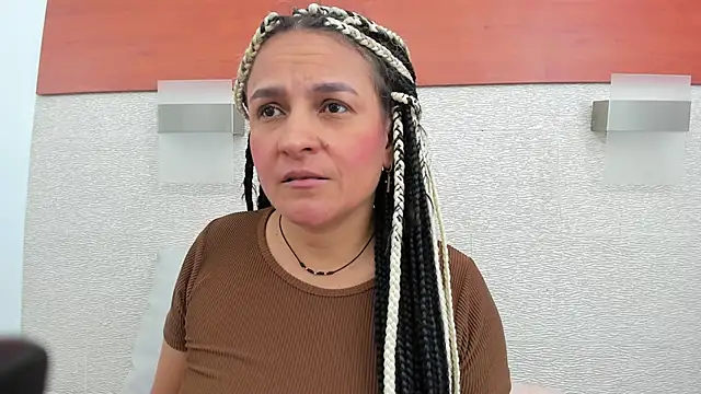 Snapshot of allice_green chatting on 31, 10, 2025 allice green online show from 31, 10, 2025