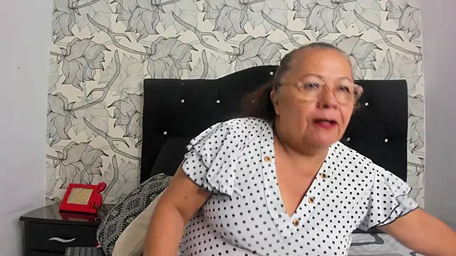 Keira Lennox online show from 15, 12, 2025