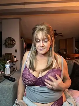 Snapshot of cowgirlc chatting on 2, 11, 2025 cowgirlc online show from 2, 11, 2025