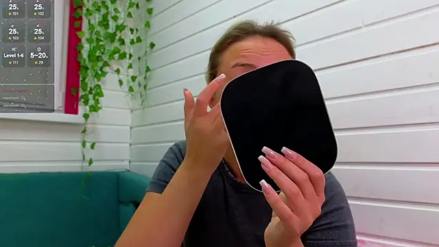 Misss Vikk online show from 5, 10, 2025