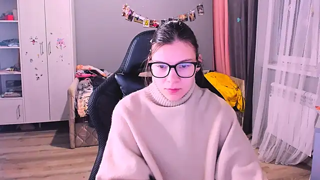 MollyLollipop online show from 16, 12, 2025