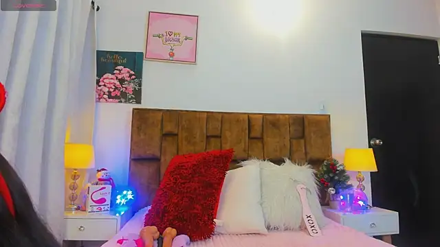 MiaJacksonn online show from 5, 1, 2025