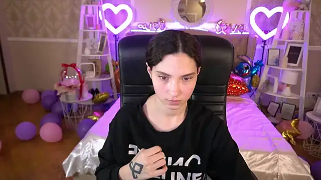 Snapshot of BabyFlowerr chatting on 8, 2, 2025 BabyFlowerr online show from 8, 2, 2025