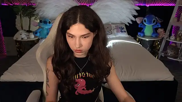 Snapshot of BabyFlowerr chatting on 5, 10, 2025 BabyFlowerr online show from 5, 10, 2025