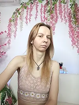 Snapshot of Bell_a_mi_ chatting on 10, 7, 2026 Bell a mi online show from 10, 7, 2026