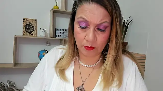 yayita mature online show from 9, 10, 2025