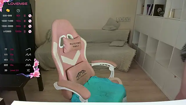 Snapshot of PlumPie chatting on 9, 10, 2025 PlumPie online show from 9, 10, 2025