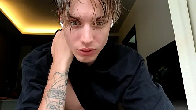 Snapshot of Cryptikov chatting on 22, 11, 2025 Cryptikov online show from 22, 11, 2025