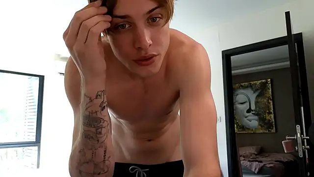 Snapshot of Cryptikov chatting on 5, 12, 2025 Cryptikov online show from 5, 12, 2025