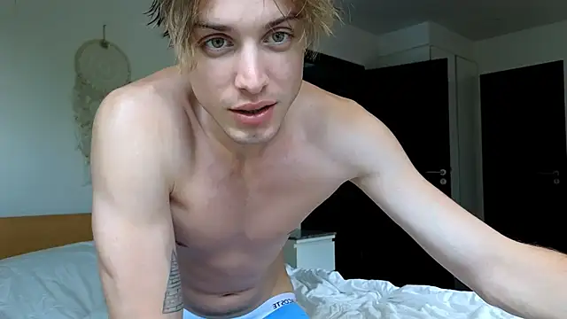 Snapshot of Cryptikov chatting on 15, 12, 2025 Cryptikov online show from 15, 12, 2025