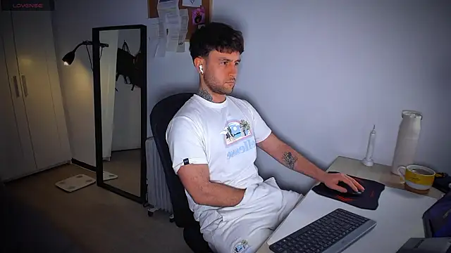 Snapshot of HonestAndrew chatting on 10, 2, 2026 HonestAndrew online show from 10, 2, 2026