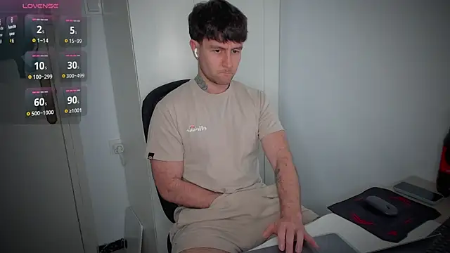 Snapshot of HonestAndrew chatting on 1, 4, 2026 HonestAndrew online show from 1, 4, 2026