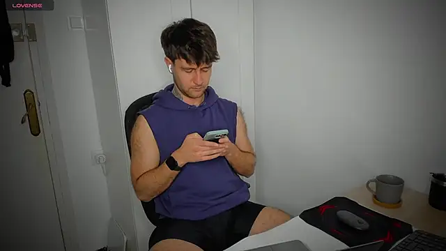 Snapshot of HonestAndrew chatting on 8, 4, 2026 HonestAndrew online show from 8, 4, 2026